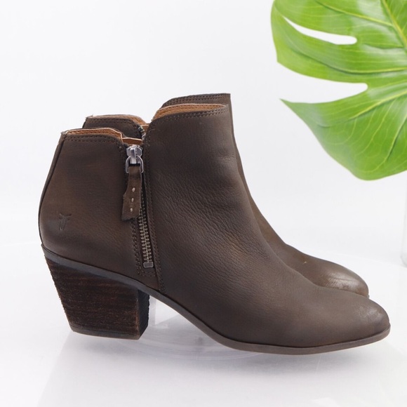 FRYE Women’s Brown Ankle Booties Distressed Texture All Over Size 6 Gently Used - Picture 2 of 16